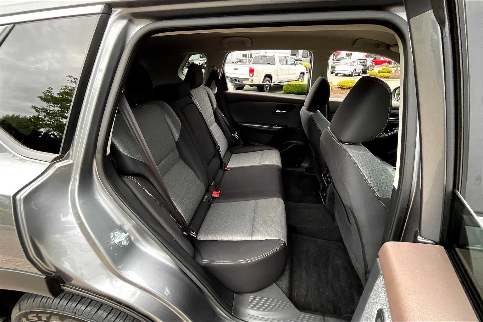 2022 Nissan Rogue SV - Photo 16