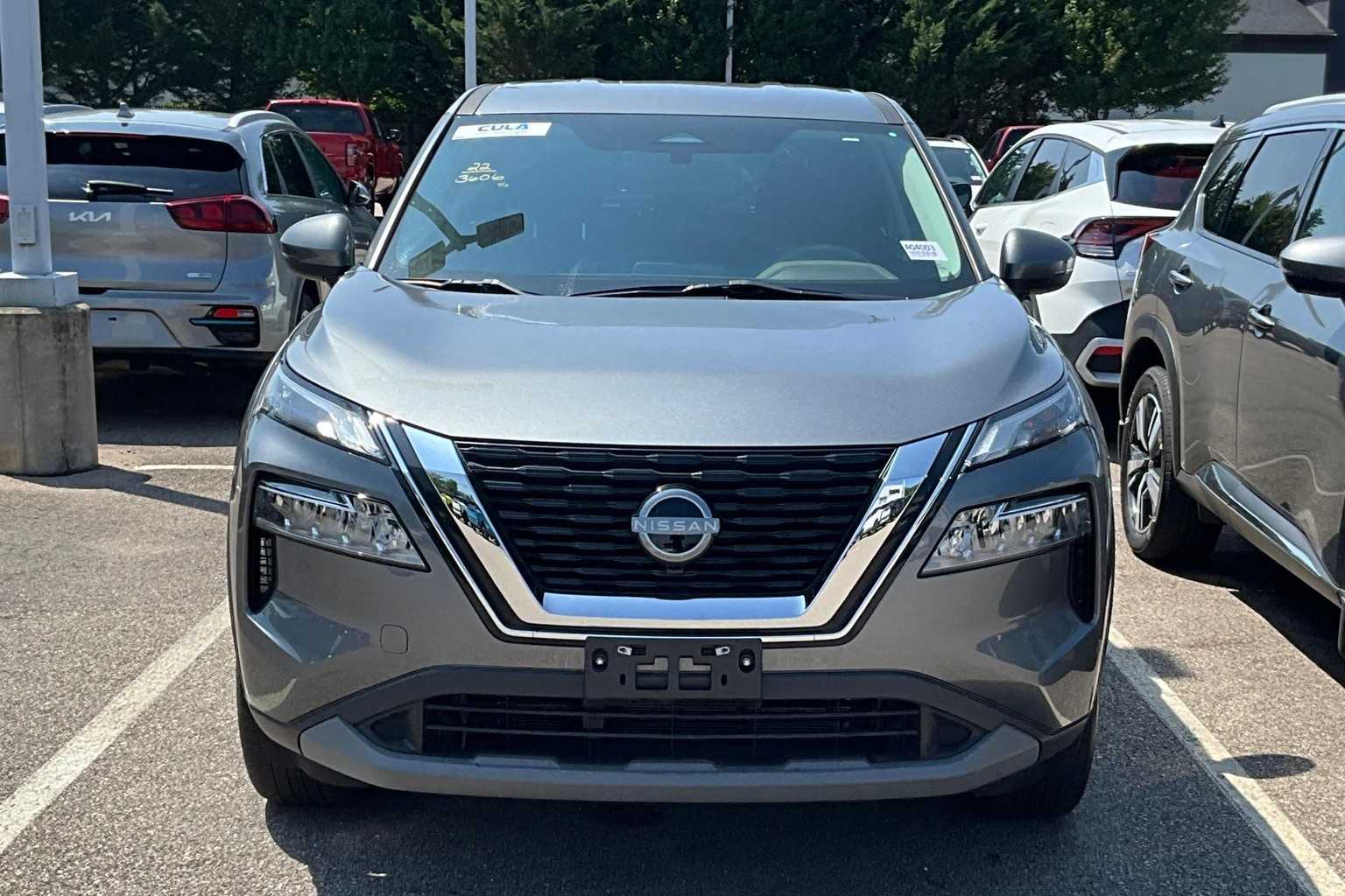 2022 Nissan Rogue SV - Photo 2
