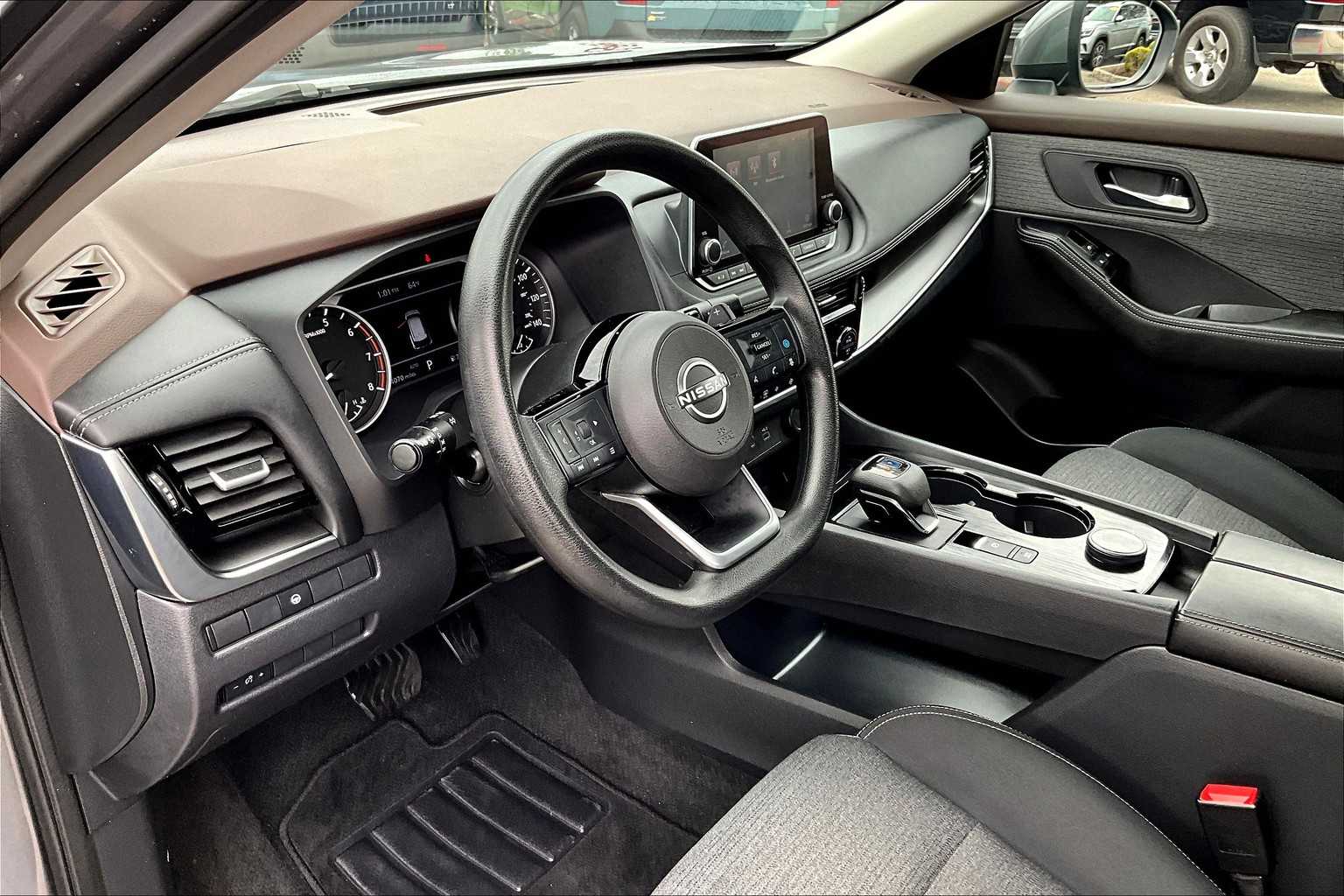 2022 Nissan Rogue SV - Photo 8