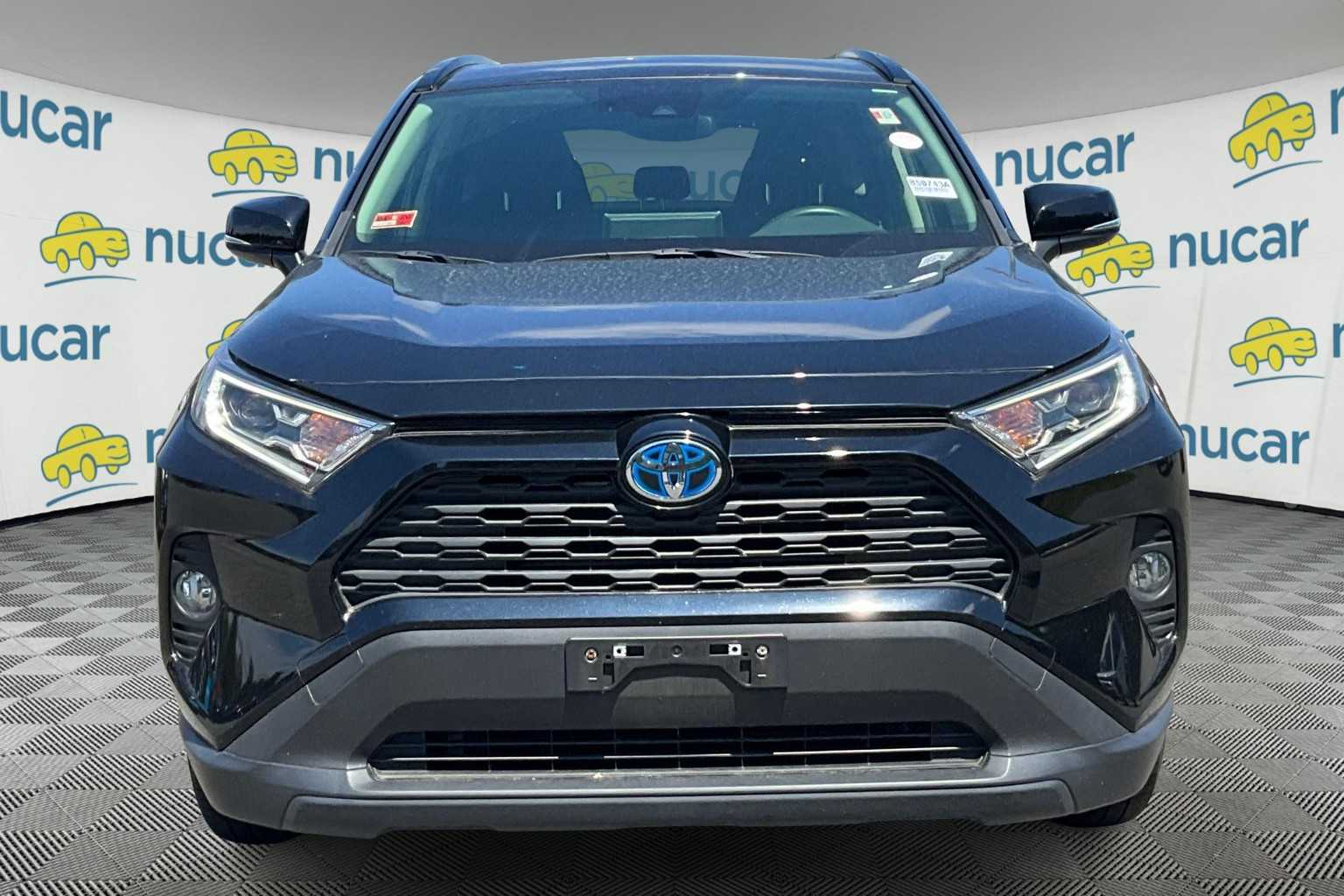 2021 Toyota RAV4 Hybrid XLE - Photo 2