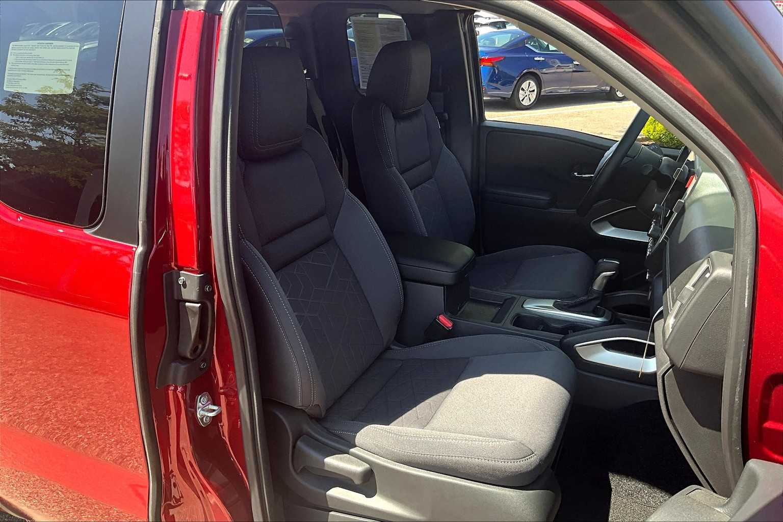2025 Nissan Frontier SV - Photo 11