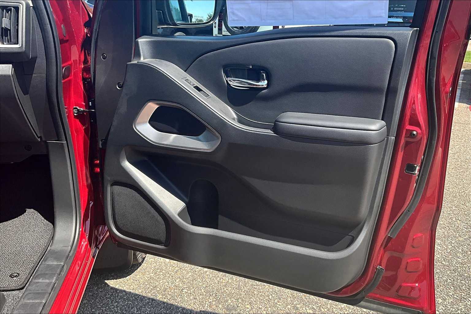 2025 Nissan Frontier SV - Photo 12
