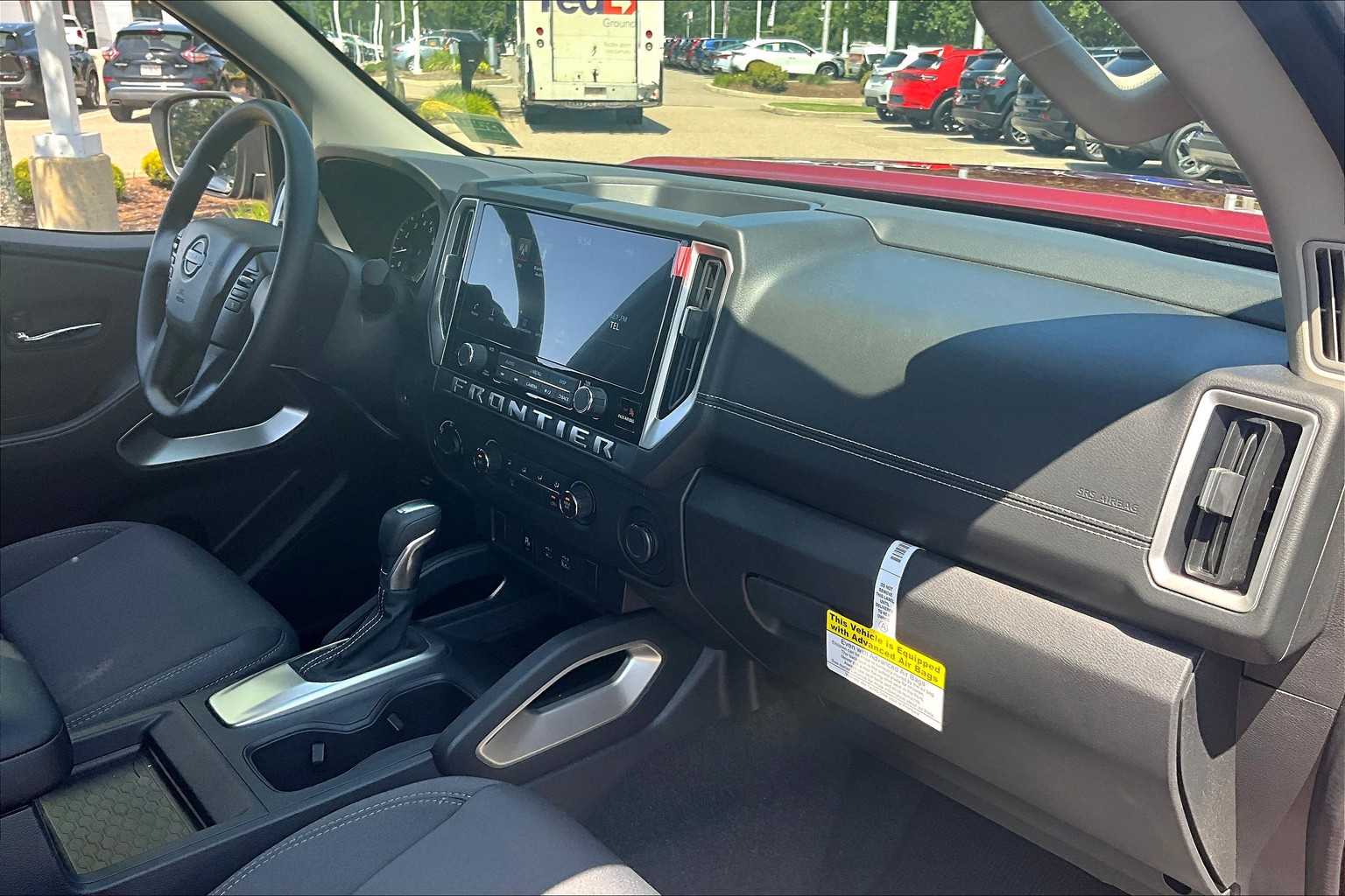 2025 Nissan Frontier SV - Photo 14