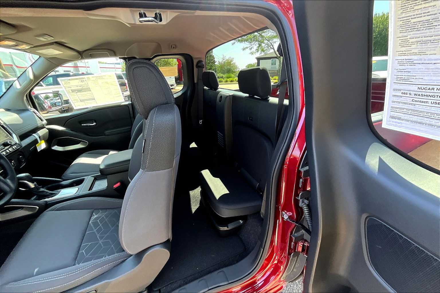 2025 Nissan Frontier SV - Photo 15