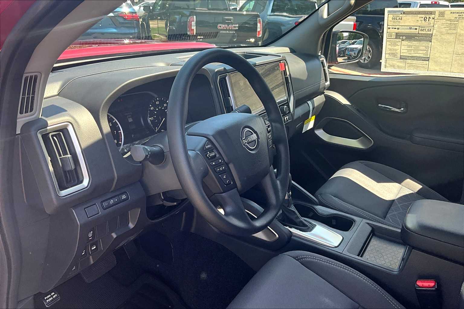 2025 Nissan Frontier SV - Photo 8