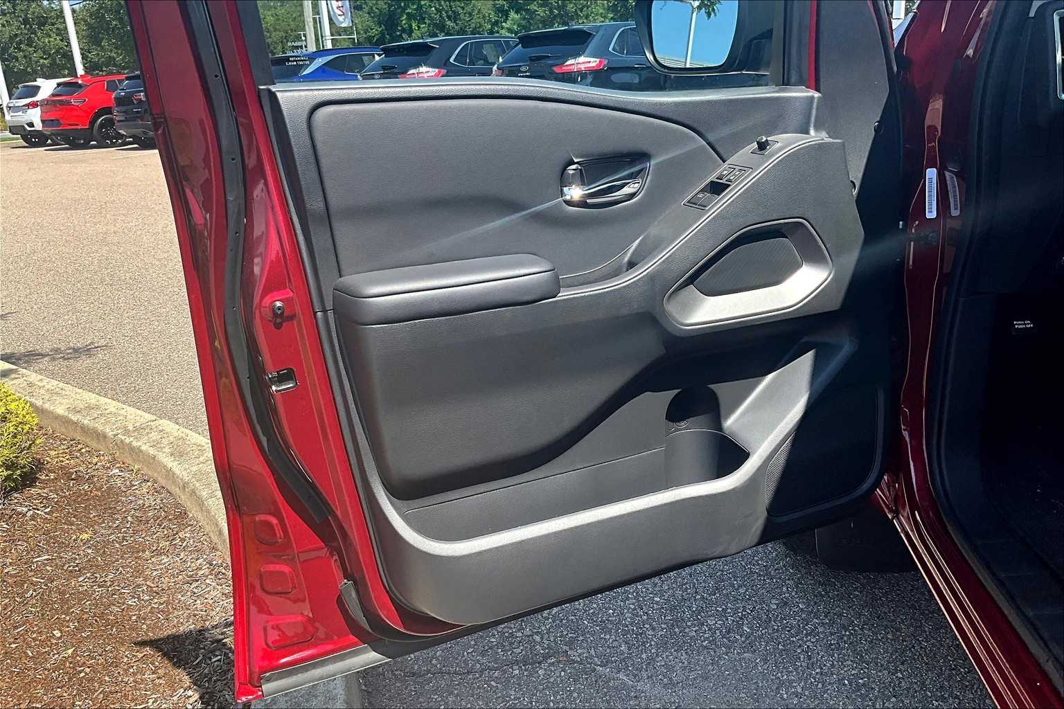 2025 Nissan Frontier SV - Photo 9
