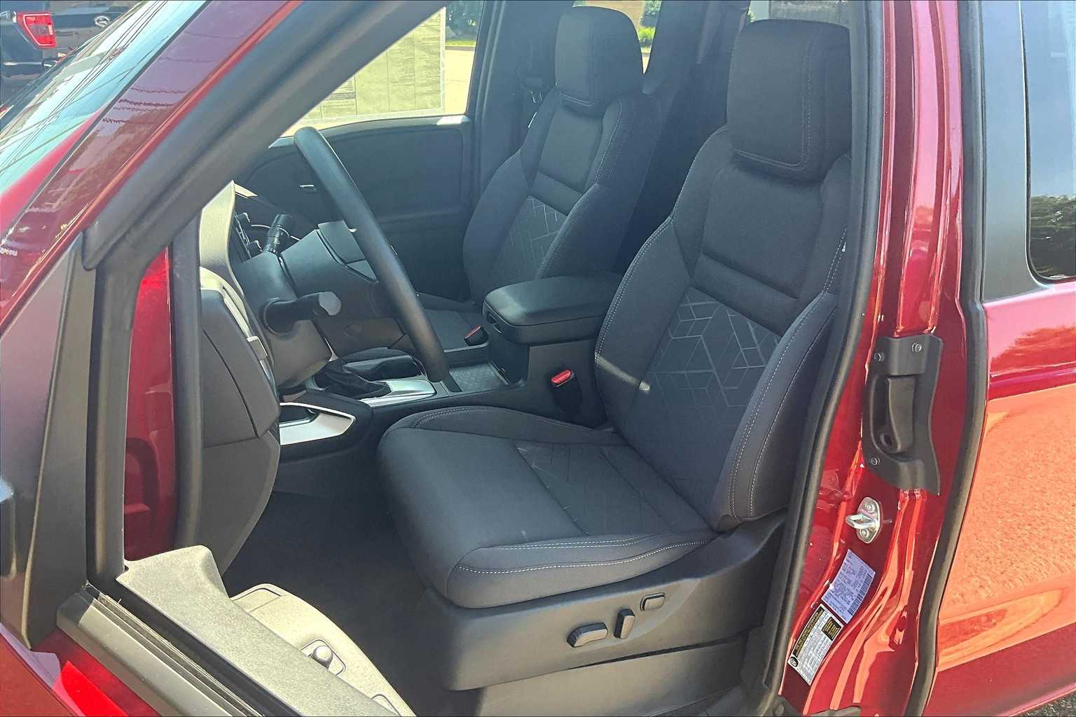 2025 Nissan Frontier SV - Photo 10
