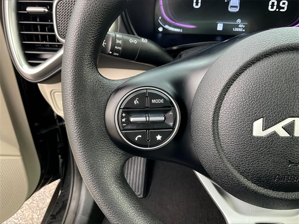 2024 Kia Soul LX - Photo 21