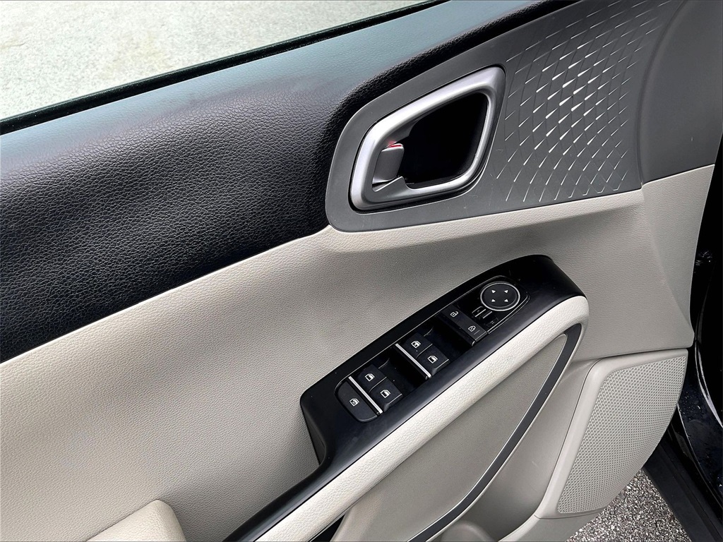 2024 Kia Soul LX - Photo 37