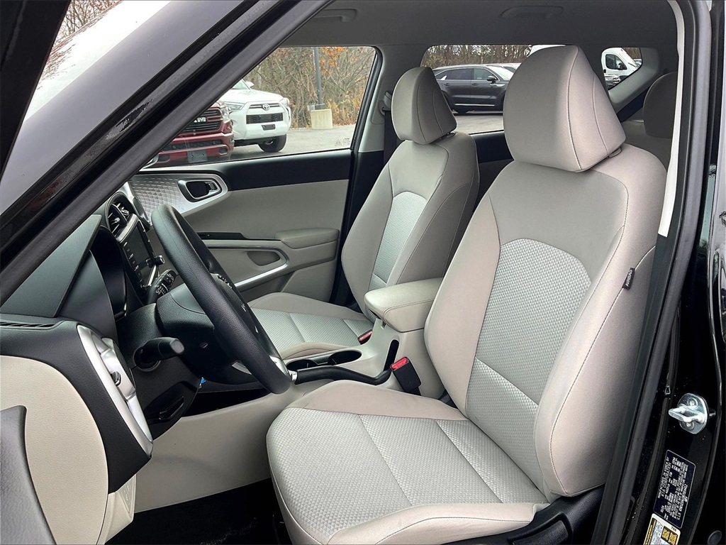 2024 Kia Soul LX - Photo 9