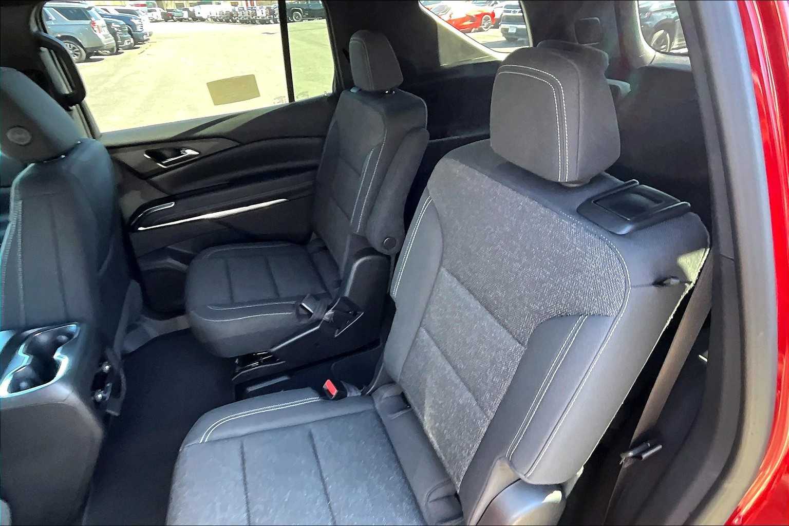 2025 Chevrolet Traverse AWD LT - Photo 15