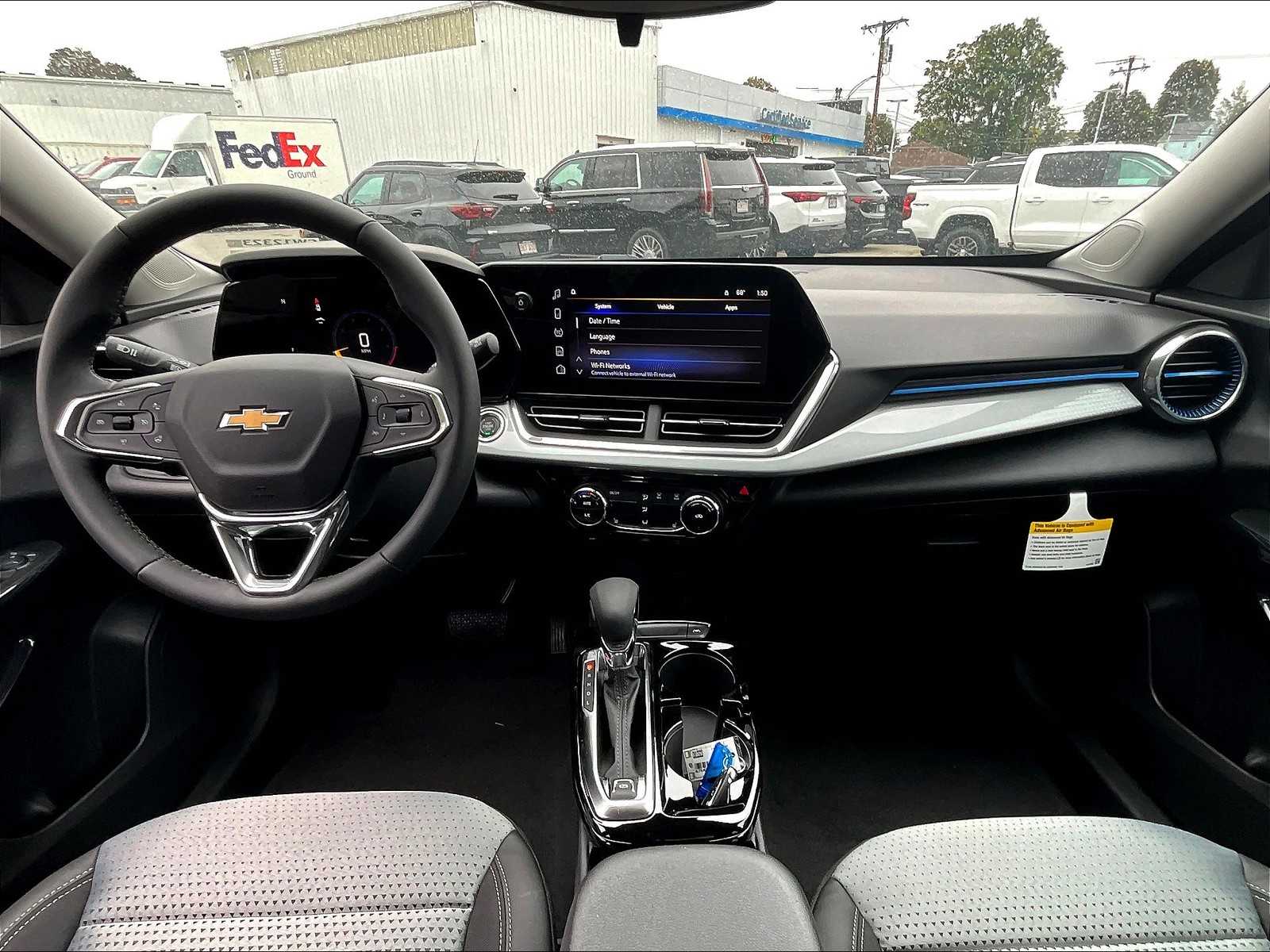 2025 Chevrolet Trax LT - Photo 12