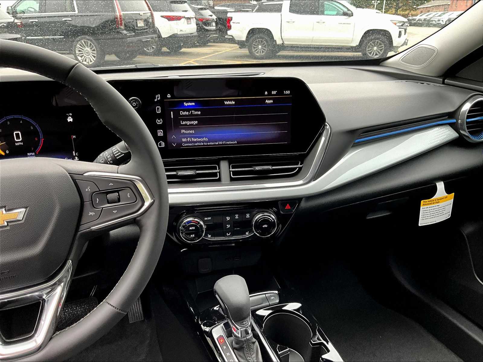 2025 Chevrolet Trax LT - Photo 13