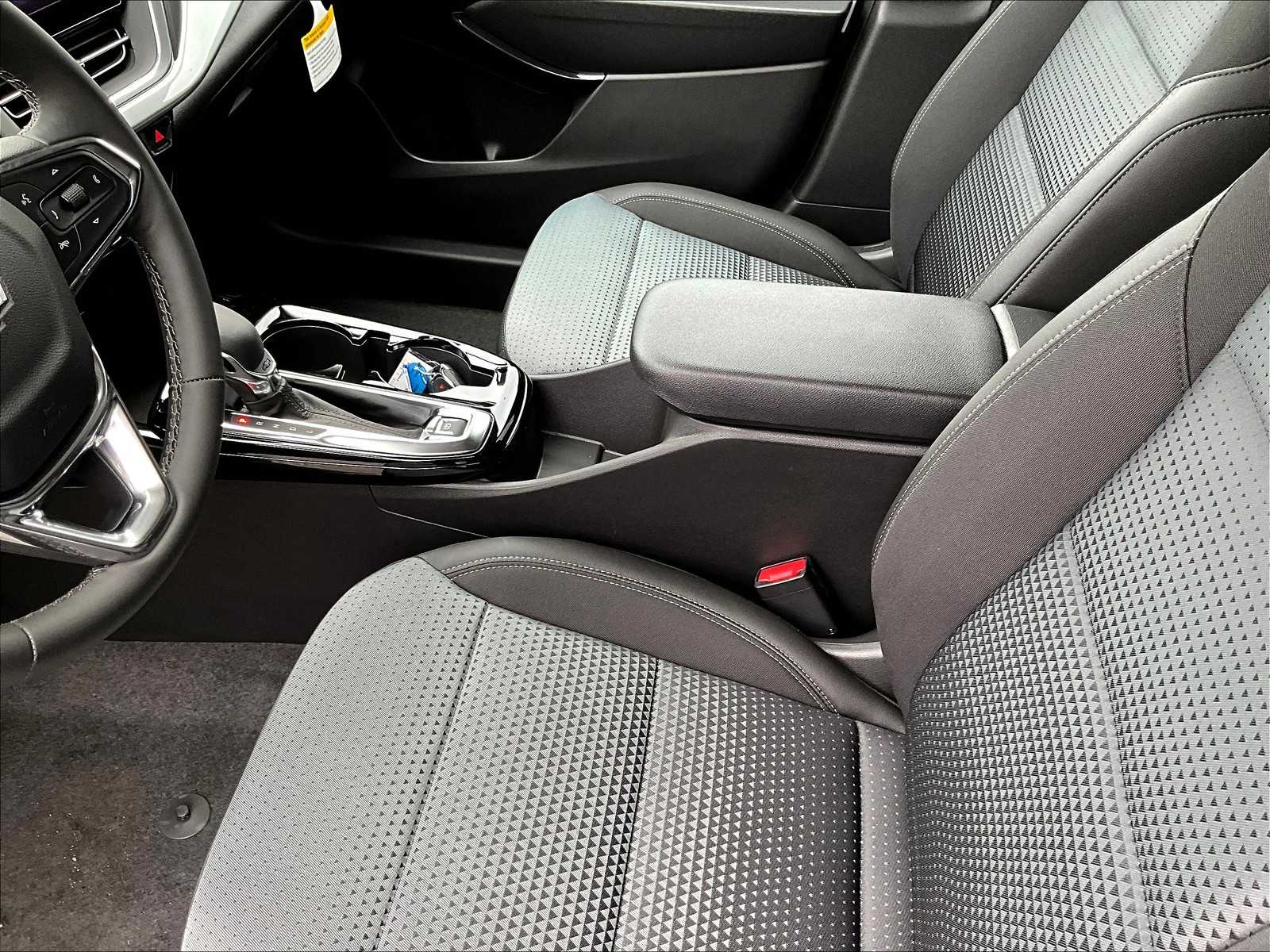 2025 Chevrolet Trax LT - Photo 14