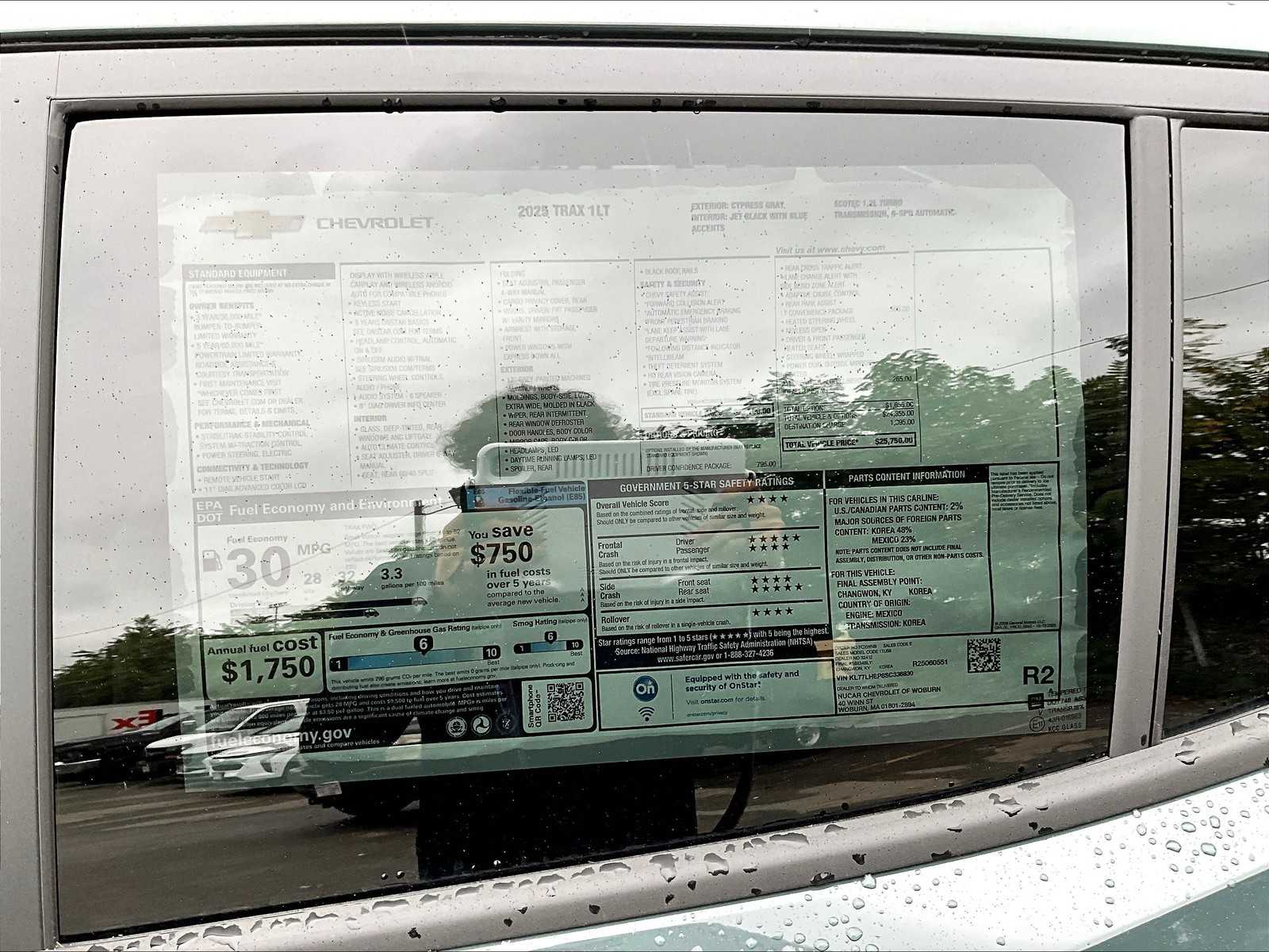 2025 Chevrolet Trax LT - Photo 18