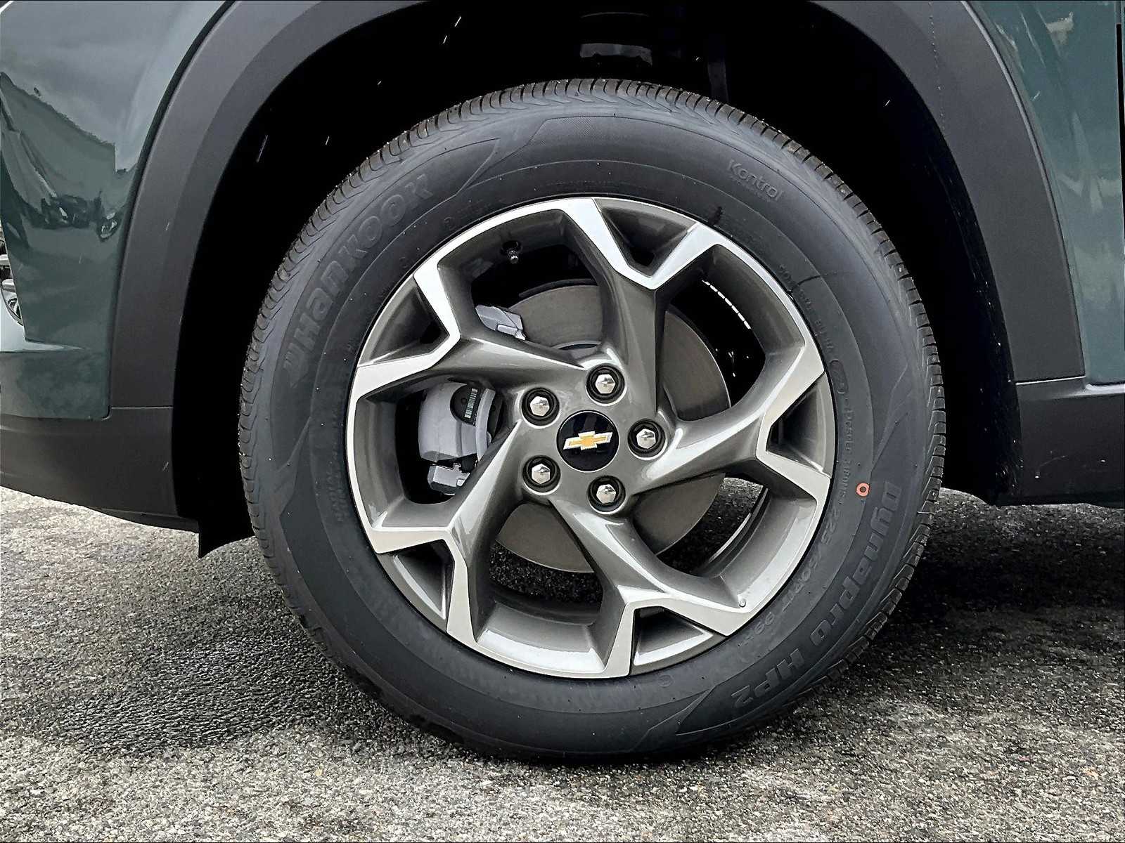 2025 Chevrolet Trax LT - Photo 8