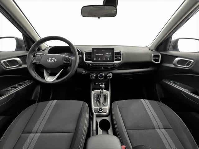 2025 Hyundai Venue SEL - Photo 17
