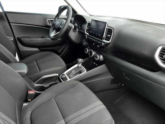 2025 Hyundai Venue SEL - Photo 19