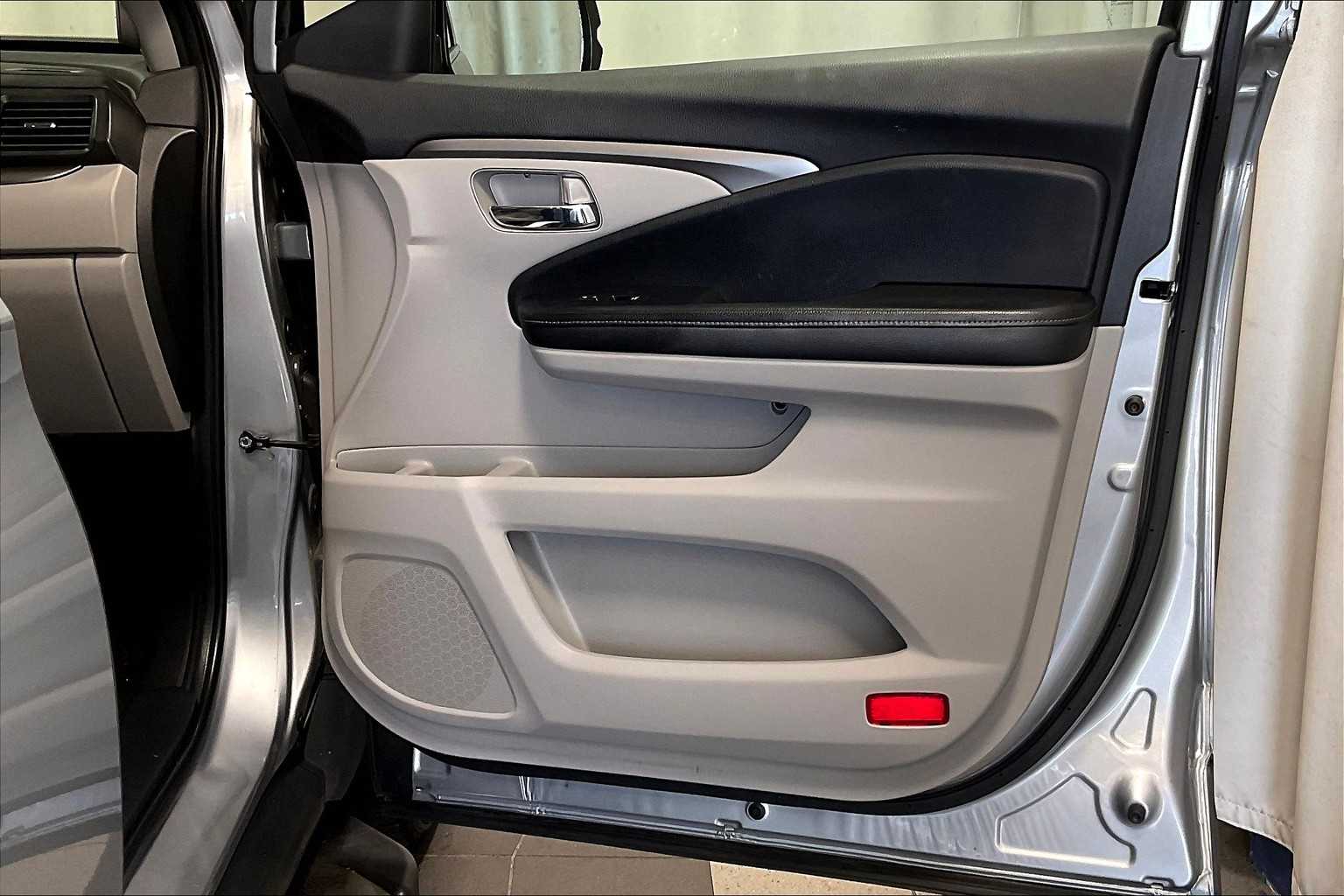 2020 Honda Ridgeline RTL - Photo 12