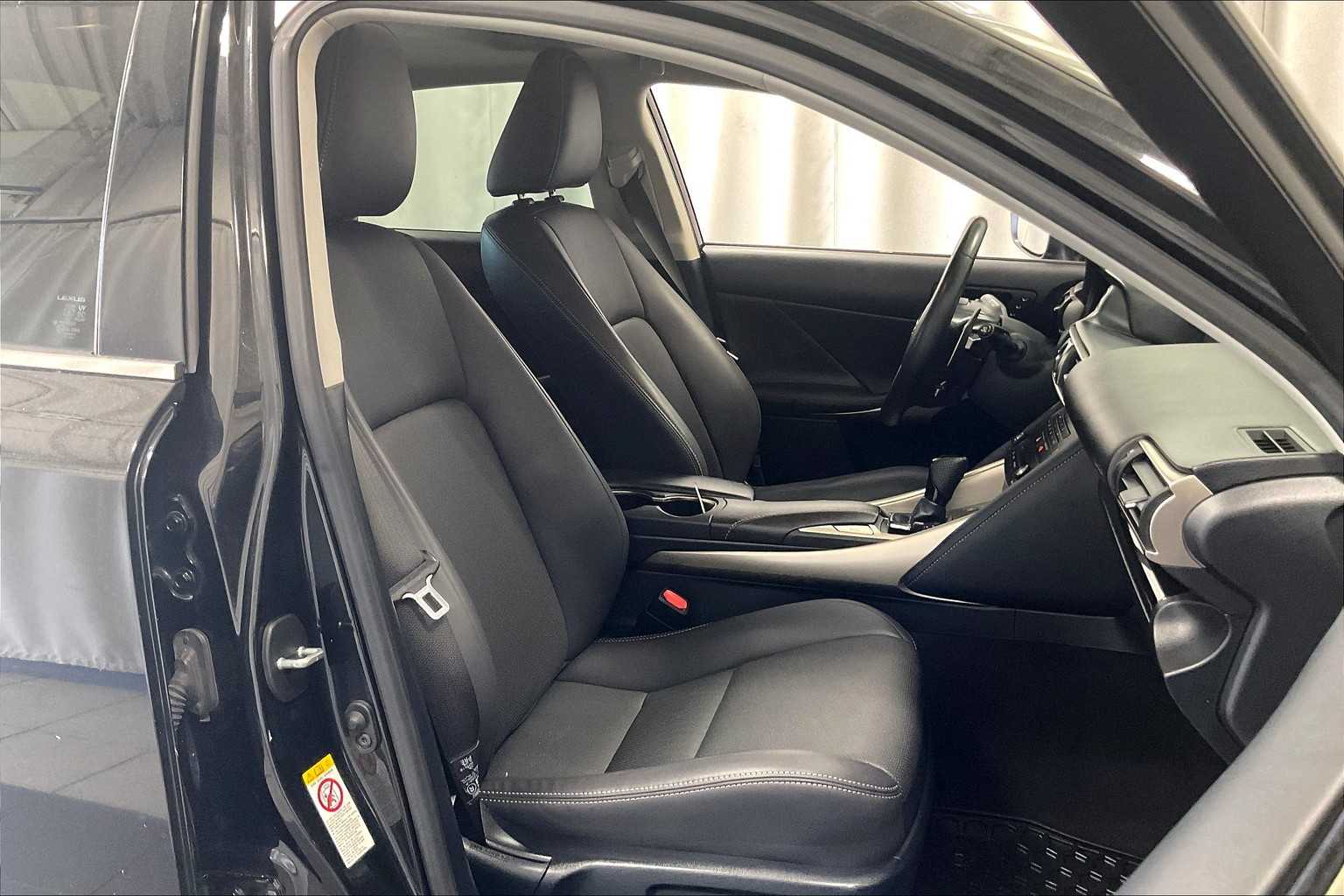 2019 Lexus IS  - Photo 11