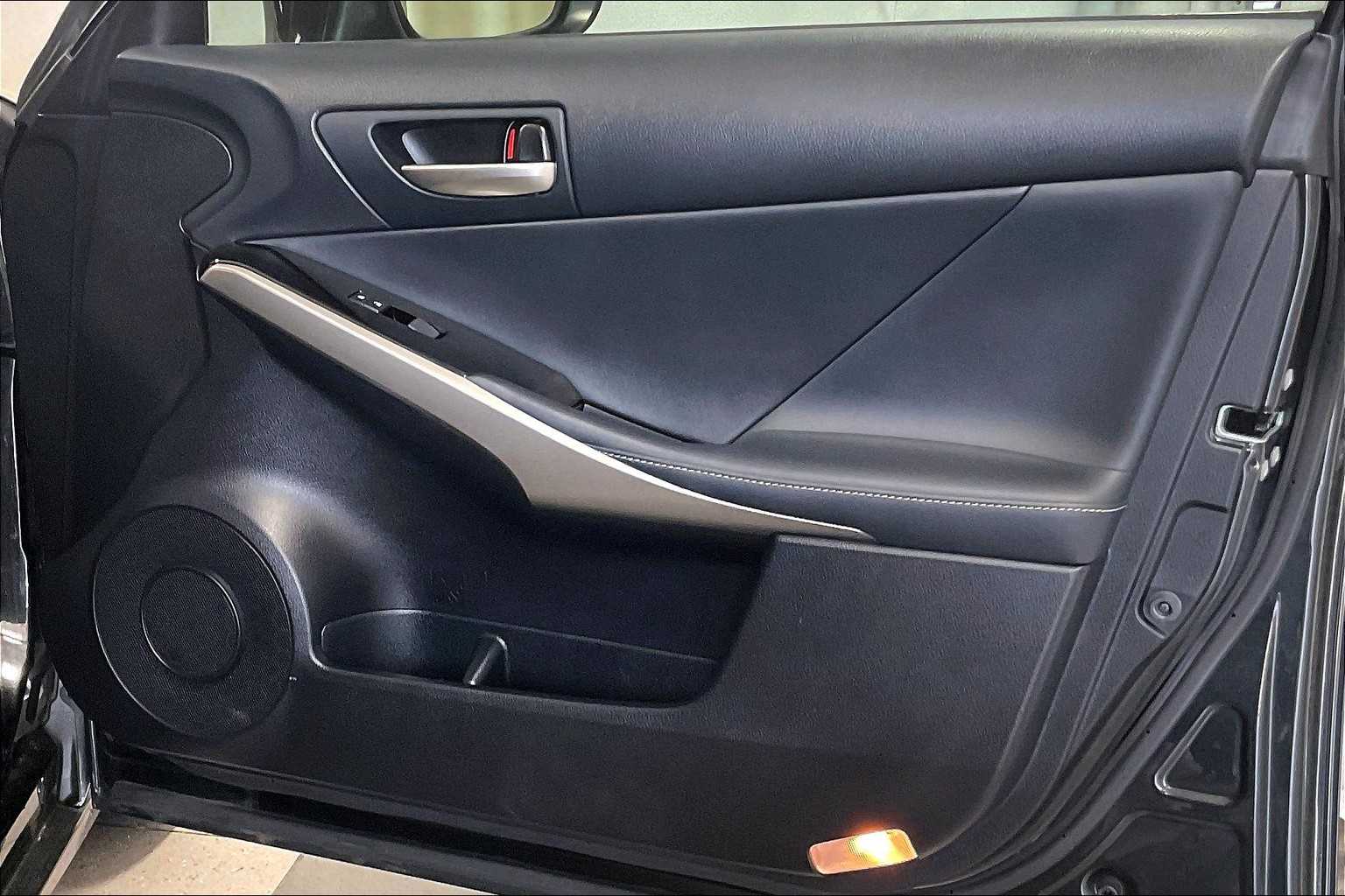 2019 Lexus IS  - Photo 12