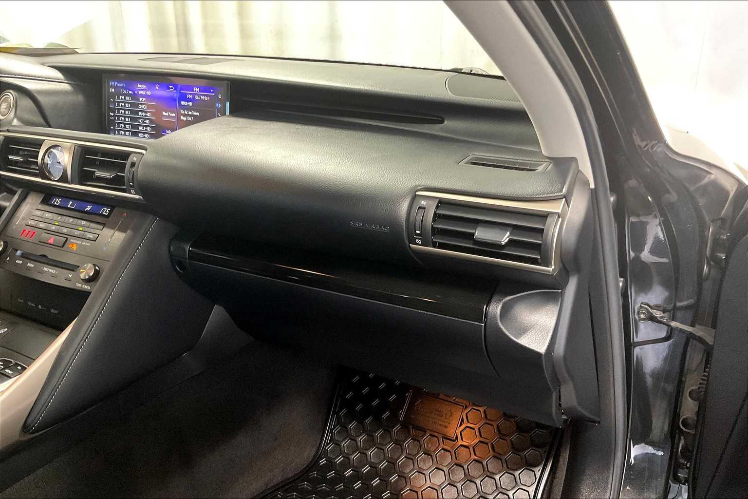 2019 Lexus IS  - Photo 13