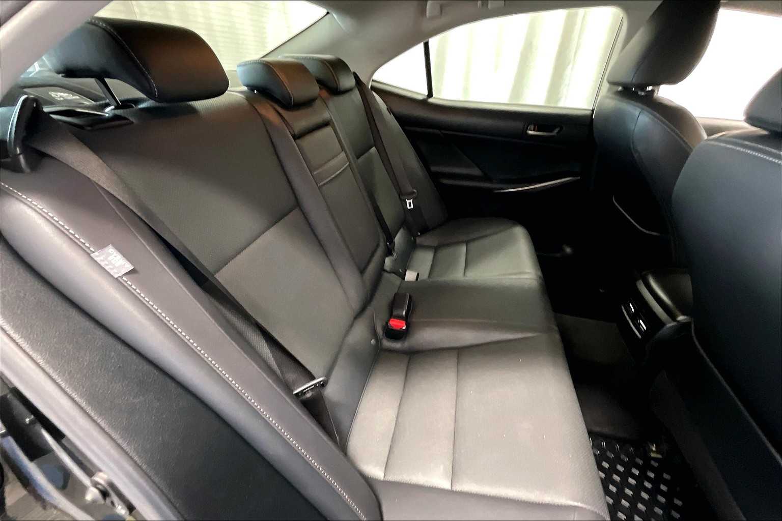 2019 Lexus IS  - Photo 16