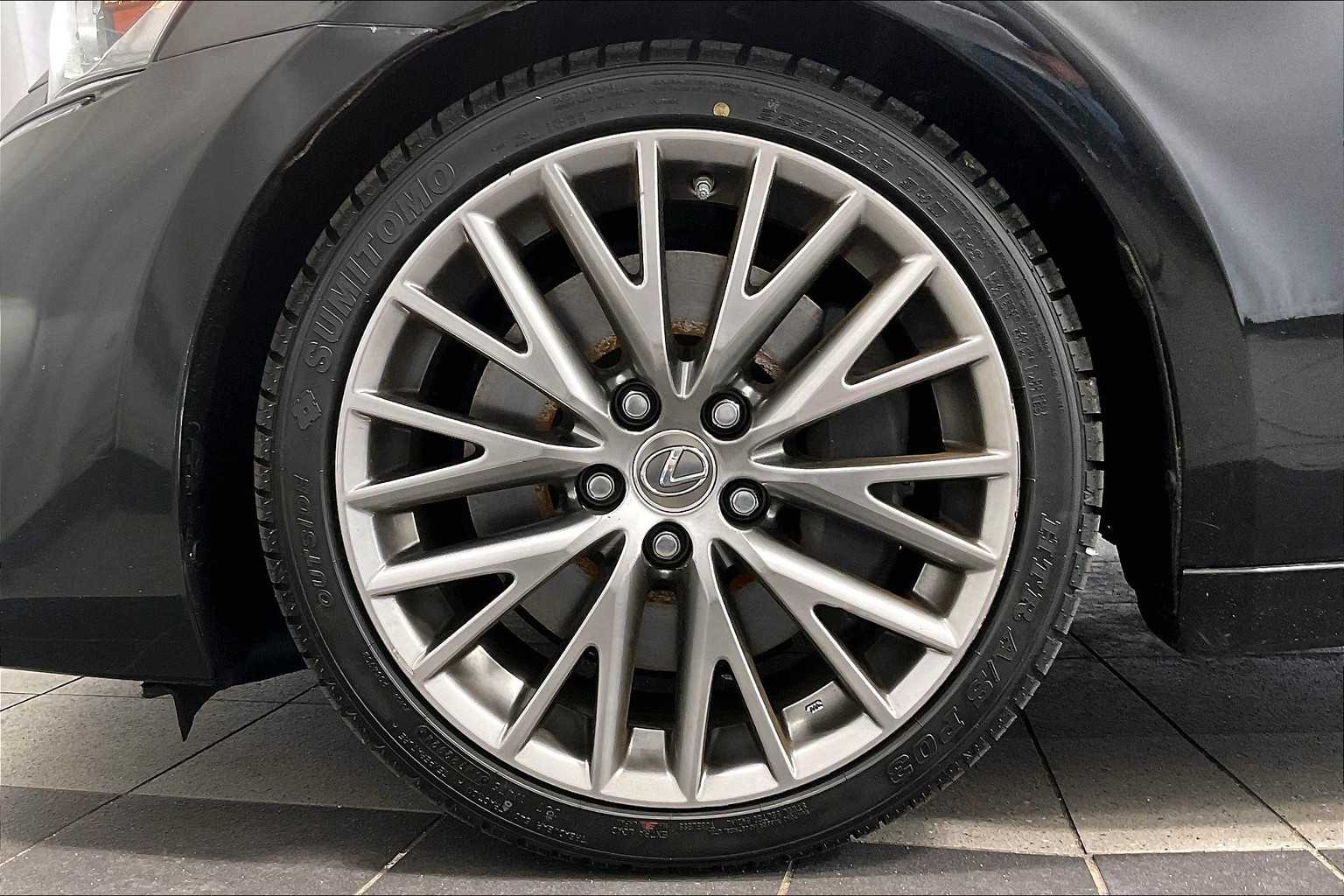 2019 Lexus IS  - Photo 7