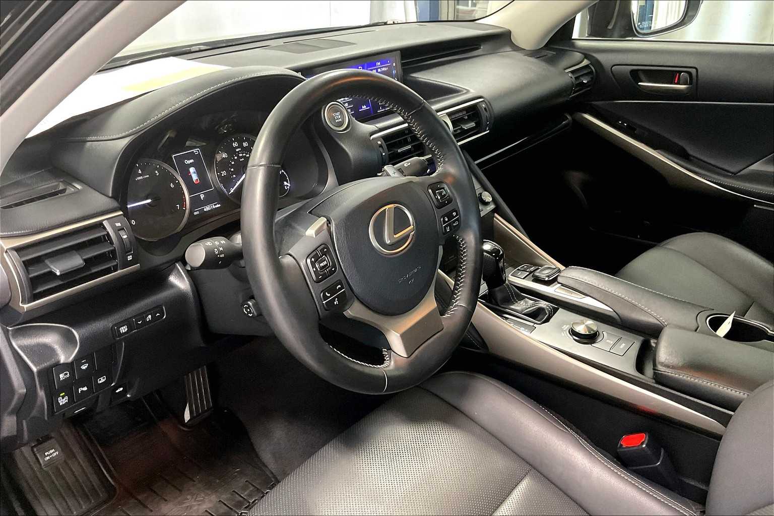 2019 Lexus IS  - Photo 8