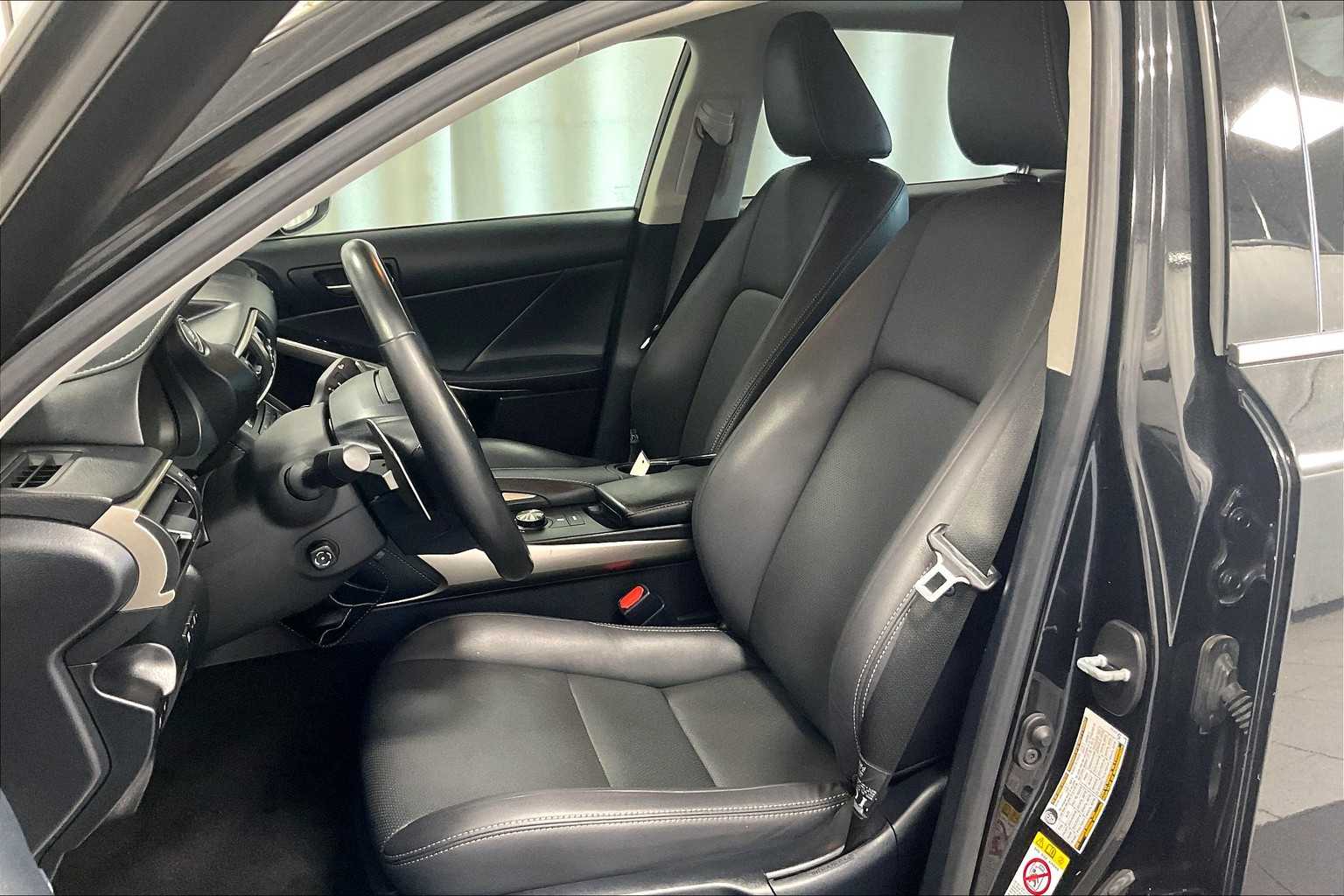2019 Lexus IS  - Photo 10