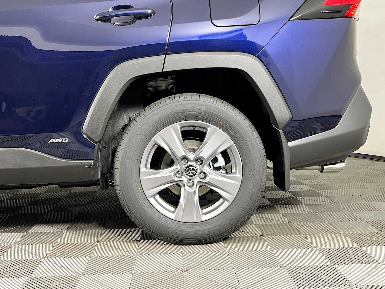 2025 Toyota RAV4 Hybrid XLE - Photo 19
