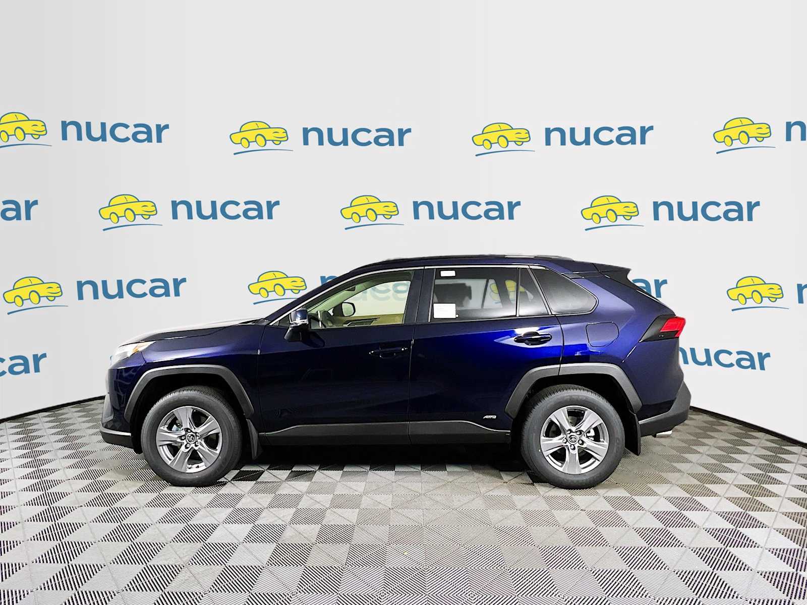2025 Toyota RAV4 Hybrid XLE - Photo 3
