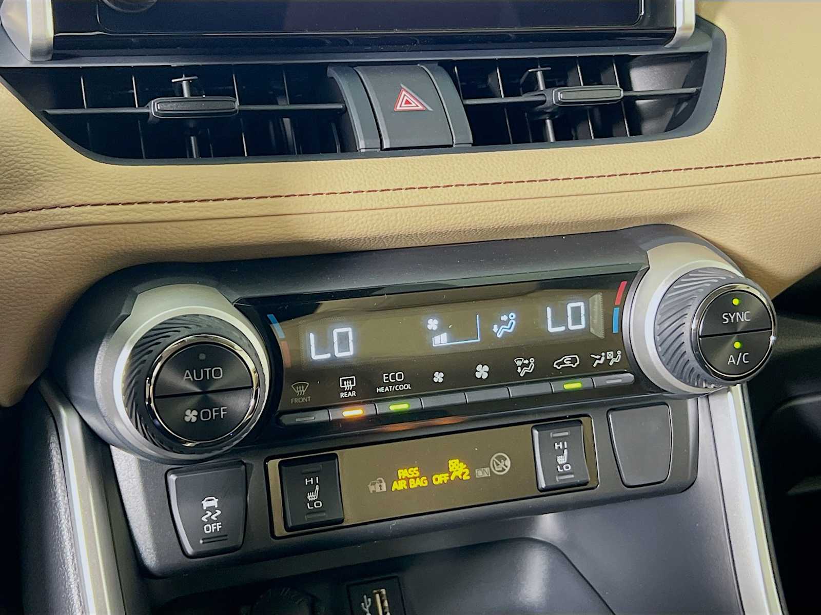 2025 Toyota RAV4 Hybrid XLE - Photo 10