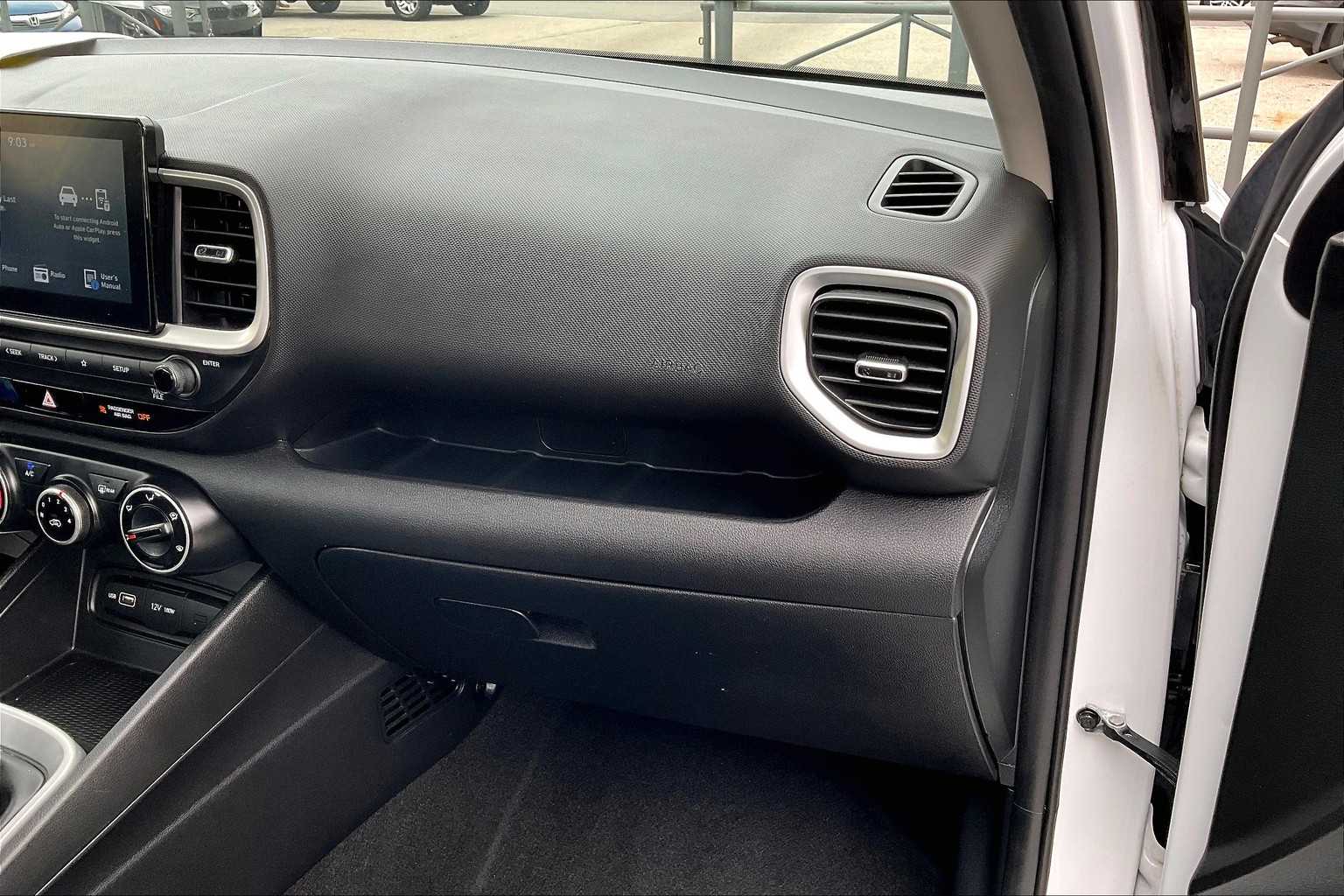 2022 Hyundai Venue SE - Photo 13