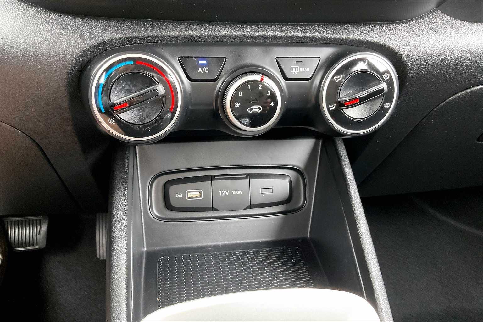 2022 Hyundai Venue SE - Photo 25