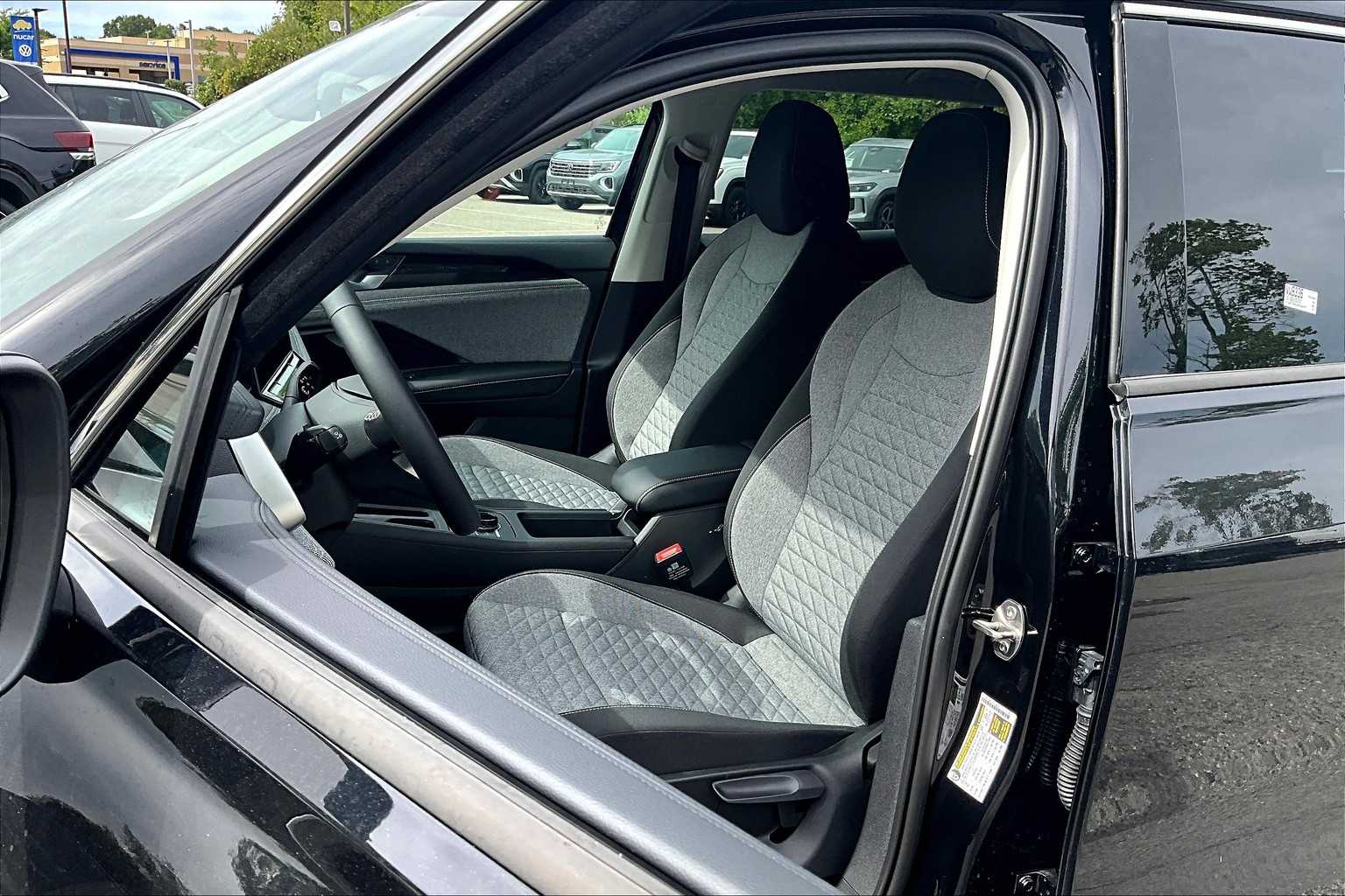 2025 Volkswagen Tiguan S - Photo 11
