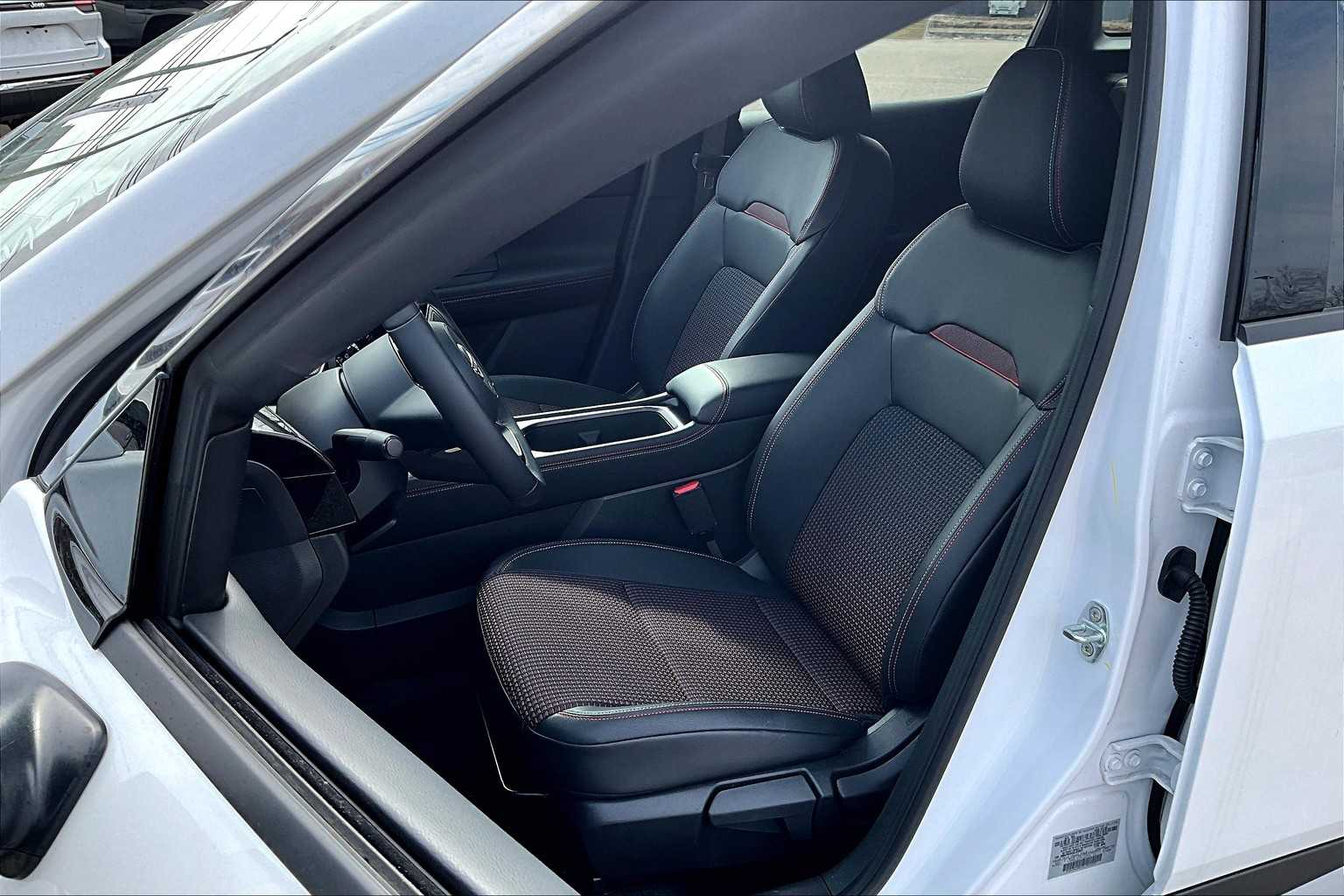 2025 Nissan Kicks SR - Photo 11