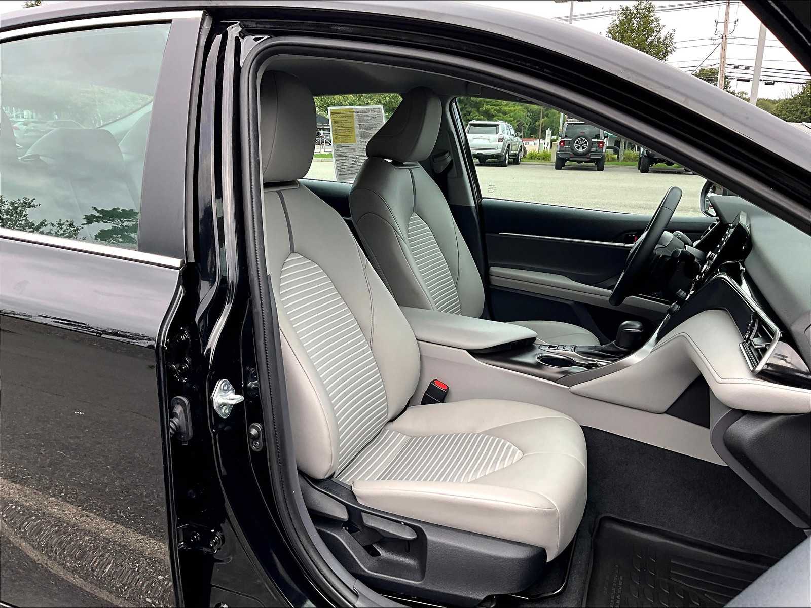 2023 Toyota Camry Hybrid SE - Photo 11