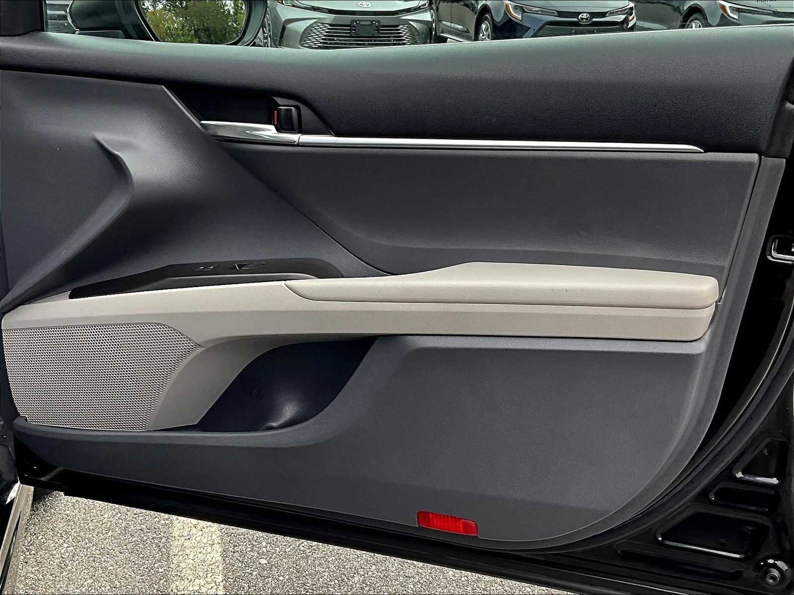 2023 Toyota Camry Hybrid SE - Photo 12