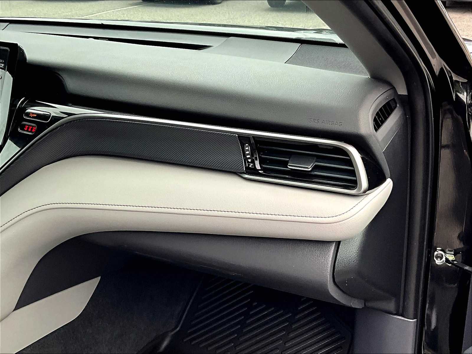 2023 Toyota Camry Hybrid SE - Photo 13
