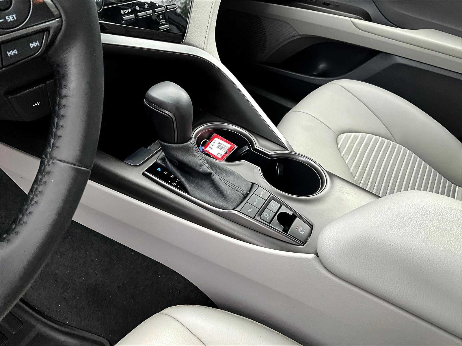 2023 Toyota Camry Hybrid SE - Photo 20