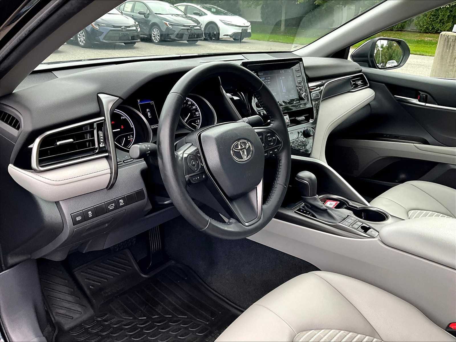 2023 Toyota Camry Hybrid SE - Photo 8