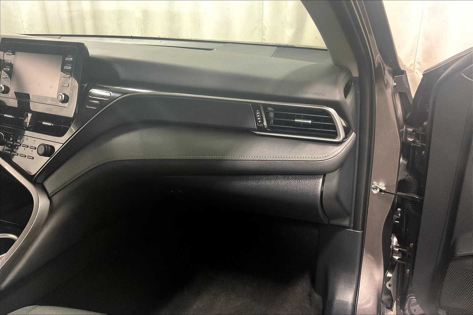2021 Toyota Camry LE - Photo 13