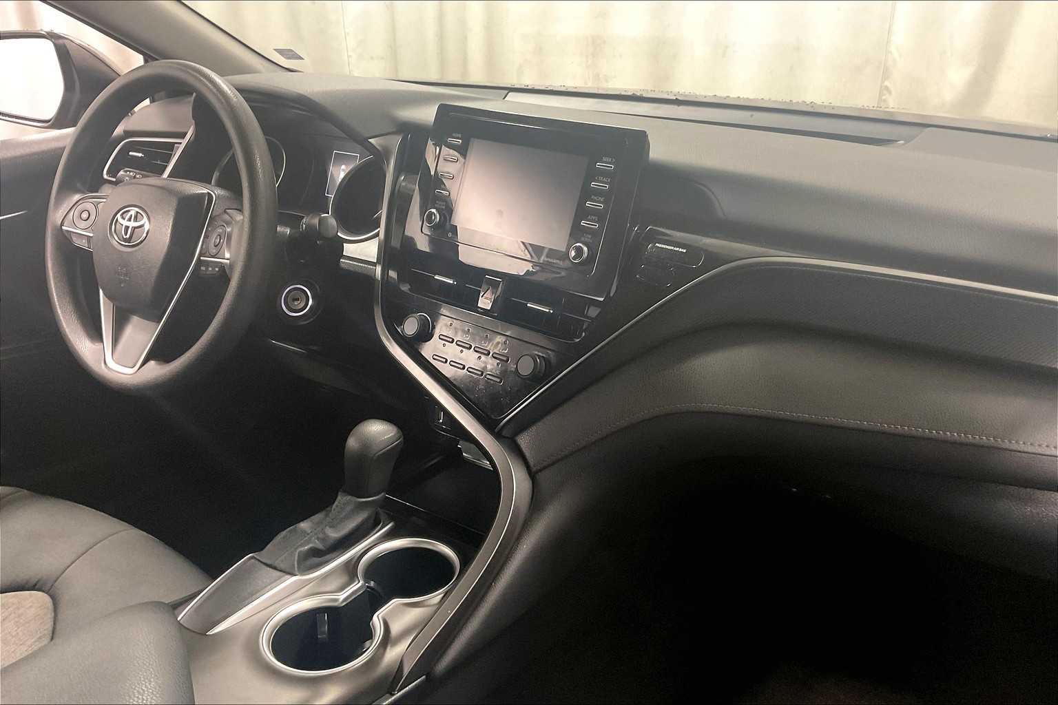 2021 Toyota Camry LE - Photo 14