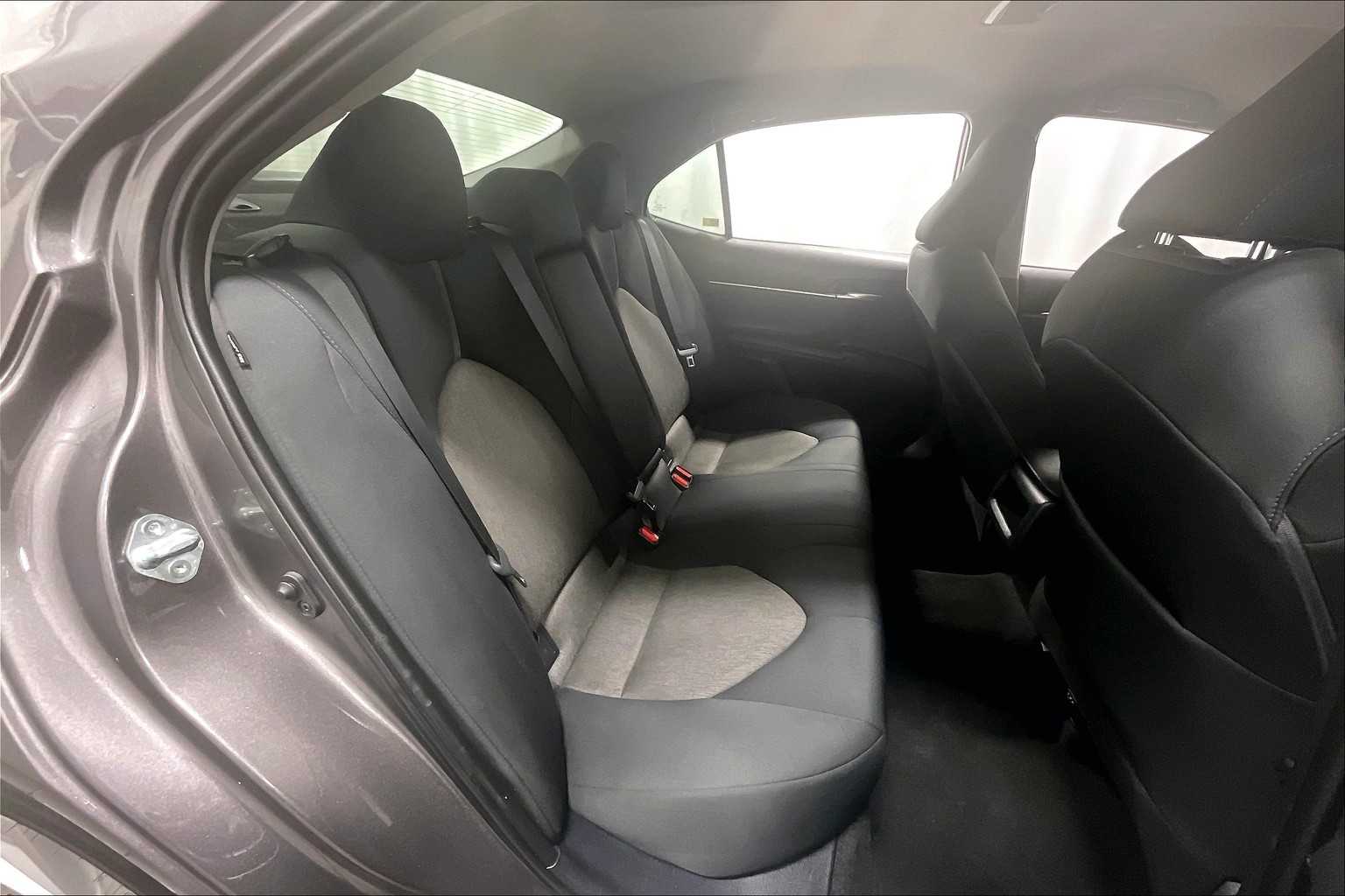 2021 Toyota Camry LE - Photo 16