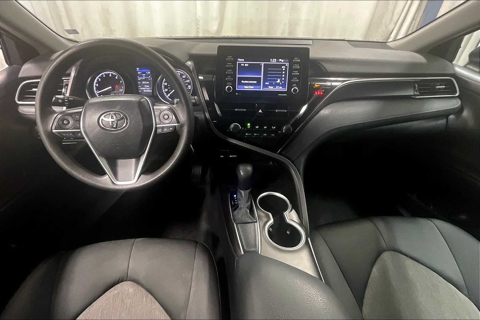 2021 Toyota Camry LE - Photo 21