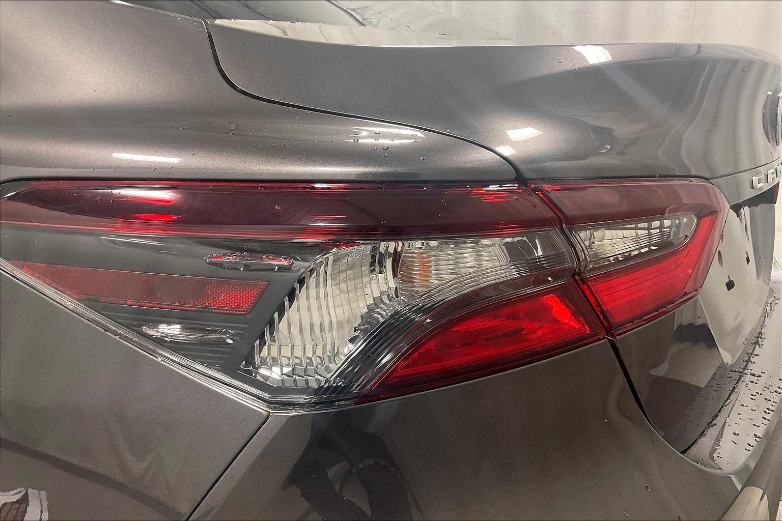 2021 Toyota Camry LE - Photo 33