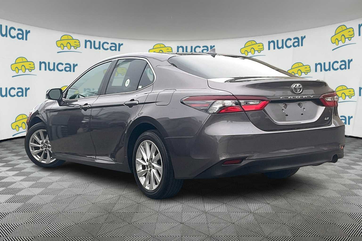 2021 Toyota Camry LE - Photo 4