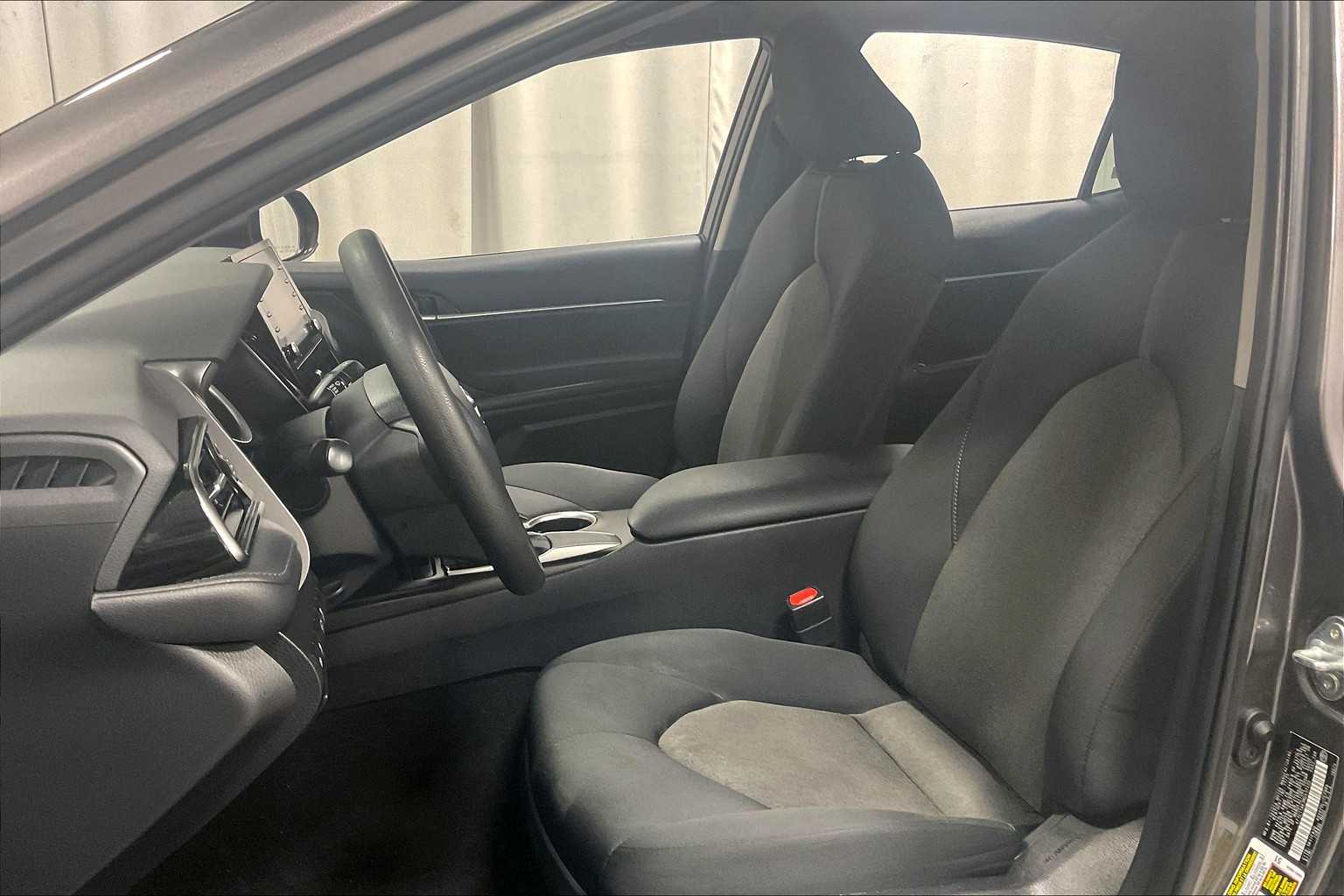 2021 Toyota Camry LE - Photo 10