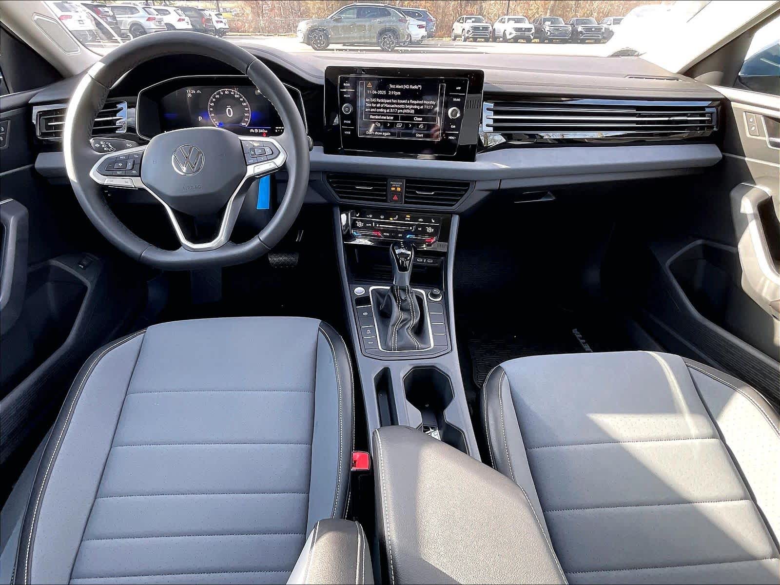 2025 Volkswagen Jetta SE - Photo 12